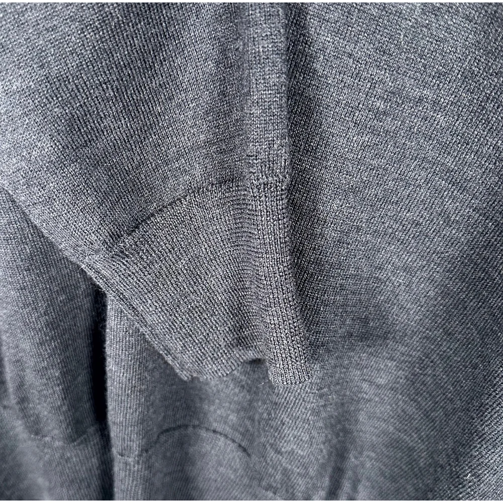 Brooks Brothers Italian Yarn Gray Knit V-Neck Sweater Merino Wool Mens size M
